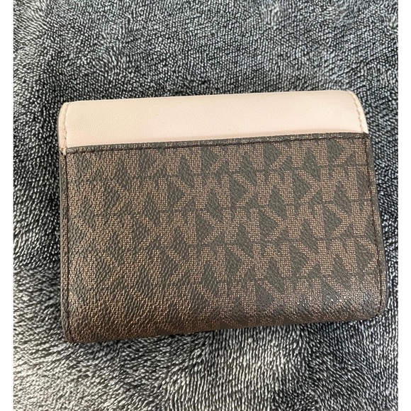 Micheal Kors Mini Wallet - Picture 2 of 4